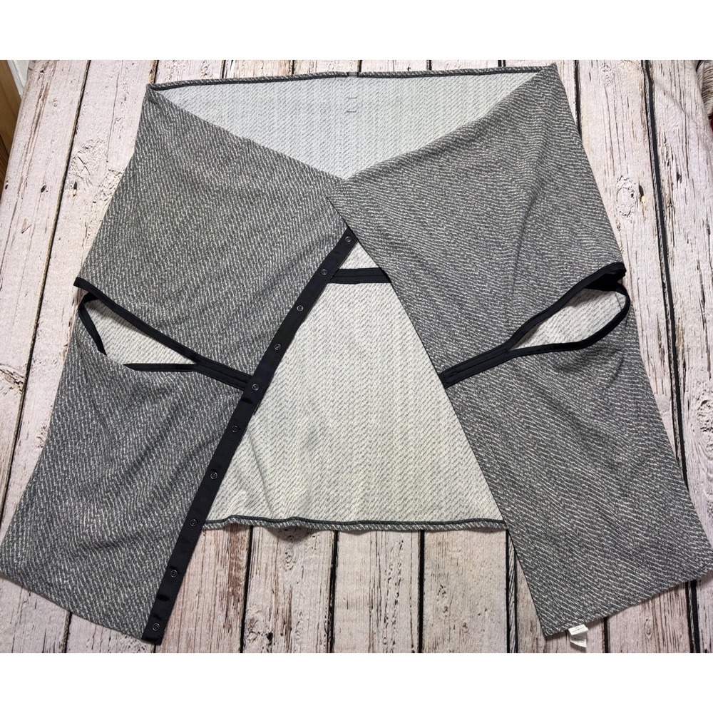 Lululemon Vinyasa Wrap Scarf Shawl‎ Women's One Size Knit Convertible Arm Holes